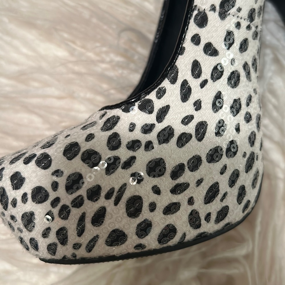 Mia brand sequins embellished black & white polka dot platform heels. Size 8 - Picture 4 of 7